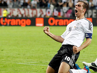 Германия выиграла у Греции со счетом 4:2
