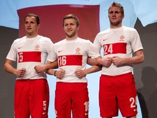 Польская футбольная команда представила форму для Евро-2012